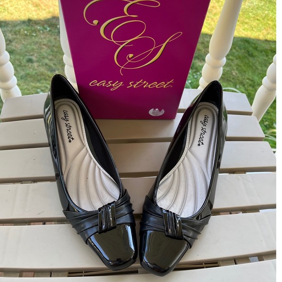 Easy Street Waive Black Patent Leather Square Toe Pumps Heels Size 7.5M - Picture 1 of 14